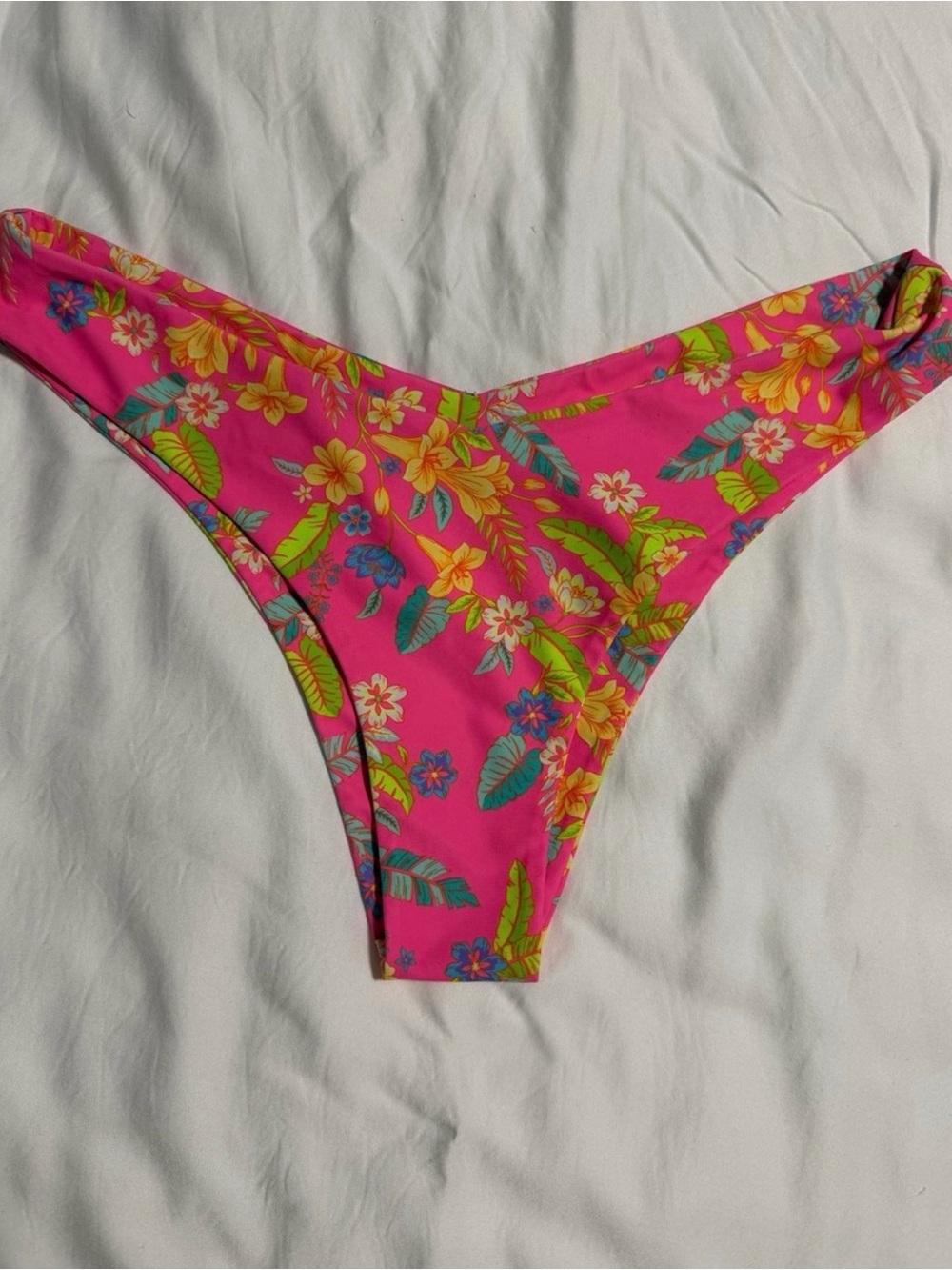 Kulani Kinis Viva Vacation Bikini Set (M top, L V-Cheeky Bottom) - Picture 4 of 7